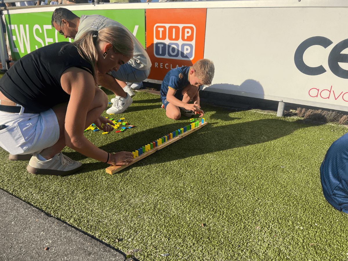 Activiteit van jong tot oud in het Westland Bedrijfsuitje met kinderen