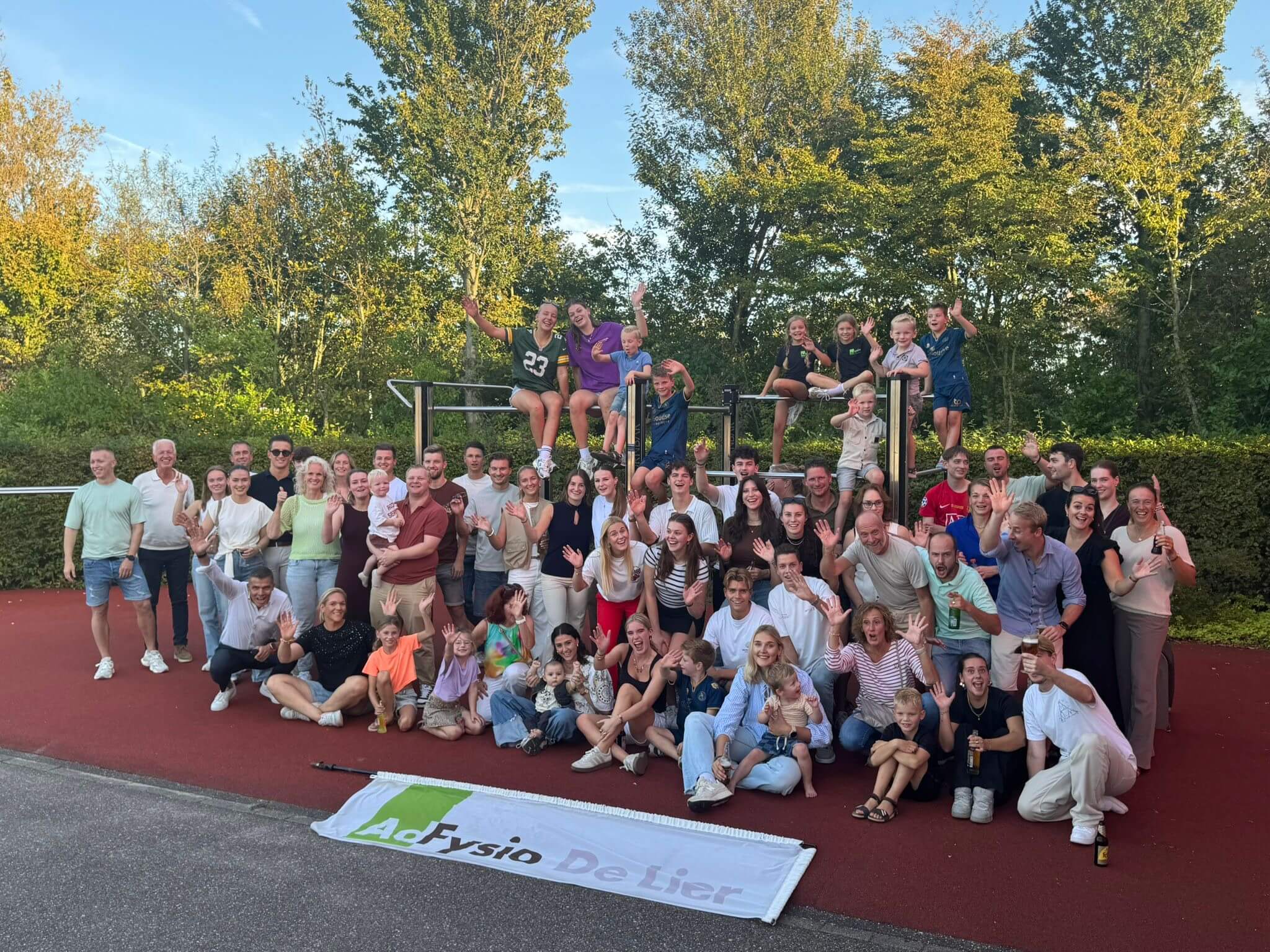 Bedrijfsuitje van AdFysio uit De Lier Teamuitje de Alleskunner bij Olympus in Naaldwijk