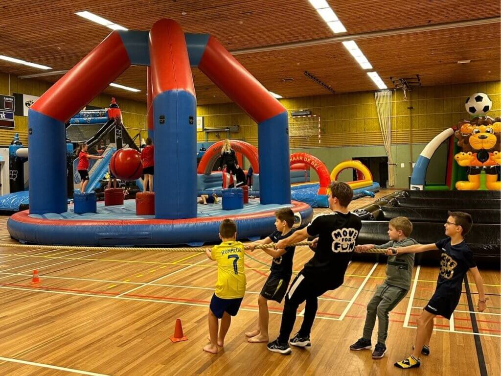 Springkussen dag in Sporthal de Pijl in Naaldwijk